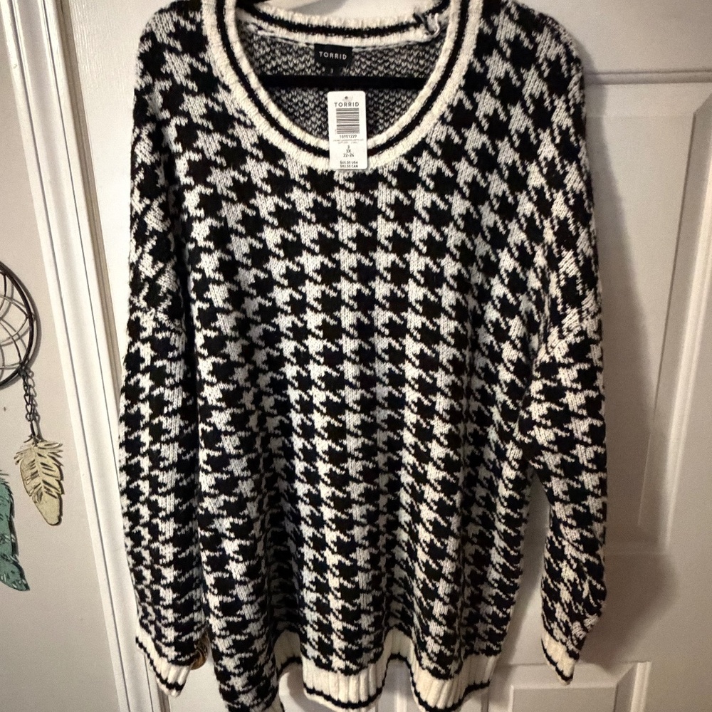 NWT Torrid B&W Herringbone Sweater